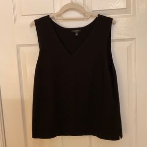 Ladies black  V-neck sleeveless top. Side slitsSize XL. Alfani. V good condition